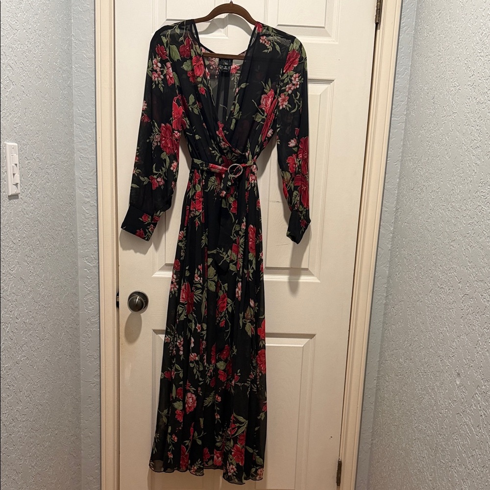 Chic Long Sleeve Floral Dress in Black and Red